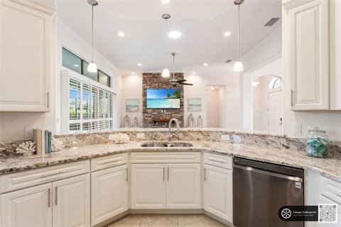 House in Lady Lake, Florida 3 bedrooms, 233.37 sq.m. № 2284502 - photo 6