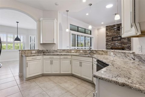 House in Lady Lake, Florida 3 bedrooms, 233.37 sq.m. № 2284502 - photo 9