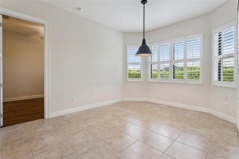 House in Lady Lake, Florida 3 bedrooms, 233.37 sq.m. № 2284502 - photo 18