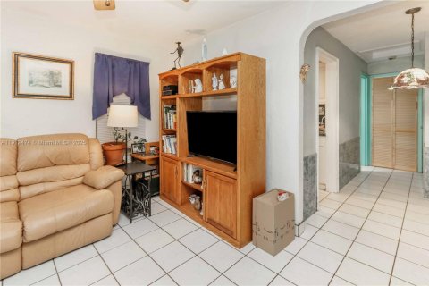 Propiedad comercial en venta en Hollywood, Florida, 100.89 m2 № 1969225 - foto 5