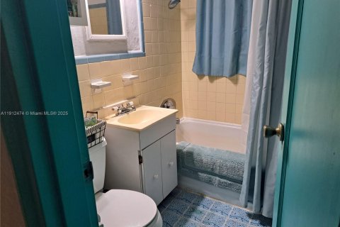 Propiedad comercial en venta en Hollywood, Florida, 100.89 m2 № 1969225 - foto 12