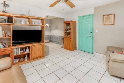 Propiedad comercial en venta en Hollywood, Florida, 100.89 m2 № 1969225 - foto 6