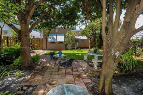 Propiedad comercial en venta en Hollywood, Florida, 100.89 m2 № 1969225 - foto 25