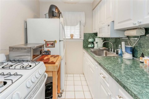 Propiedad comercial en venta en Hollywood, Florida, 100.89 m2 № 1969225 - foto 8