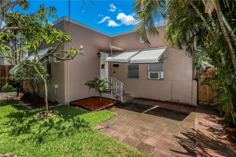 Propiedad comercial en venta en Hollywood, Florida, 100.89 m2 № 1969225 - foto 20