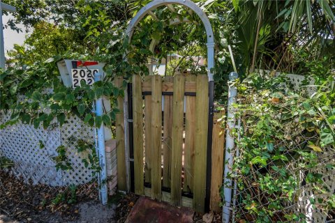 Propiedad comercial en venta en Hollywood, Florida, 100.89 m2 № 1969225 - foto 2