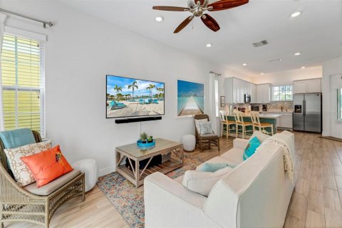 Casa en venta en Kissimmee, Florida, 2 dormitorios, 119.19 m2 № 1593089 - foto 7