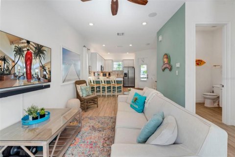 Casa en venta en Kissimmee, Florida, 2 dormitorios, 119.19 m2 № 1593089 - foto 6