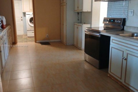 House in Boynton Beach, Florida 3 bedrooms, 159.14 sq.m. № 1807620 - photo 10