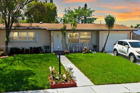 House in Boynton Beach, Florida 3 bedrooms, 159.14 sq.m. № 1807620 - photo 1