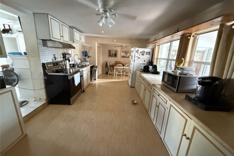 House in Boynton Beach, Florida 3 bedrooms, 159.14 sq.m. № 1807620 - photo 6