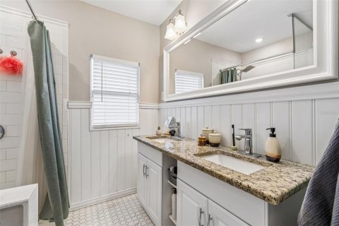 House in Tampa, Florida 4 bedrooms, 144.37 sq.m. № 2142643 - photo 14
