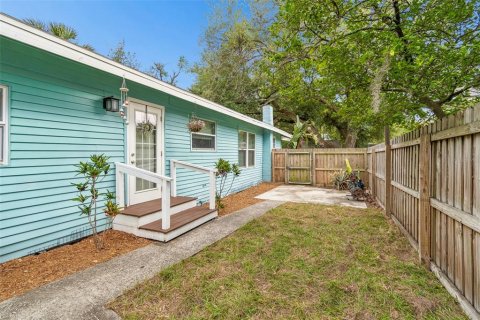 House in Tampa, Florida 4 bedrooms, 144.37 sq.m. № 2142643 - photo 25