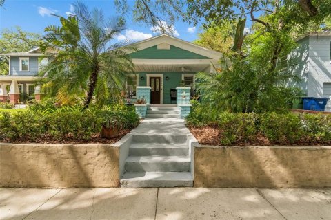 House in Tampa, Florida 4 bedrooms, 144.37 sq.m. № 2142643 - photo 2