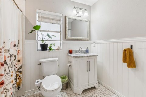 House in Tampa, Florida 4 bedrooms, 144.37 sq.m. № 2142643 - photo 19