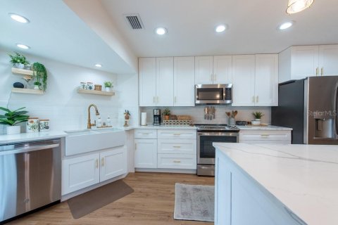 Condo in Palm Harbor, Florida, 2 bedrooms  № 1624748 - photo 14