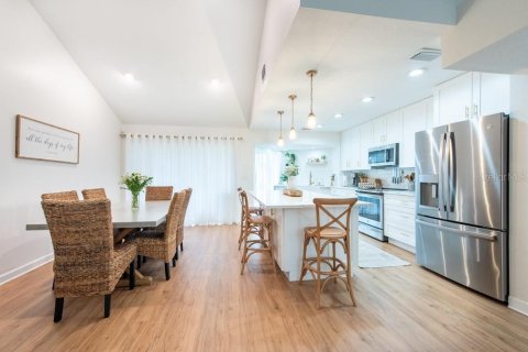 Condo in Palm Harbor, Florida, 2 bedrooms  № 1624748 - photo 9