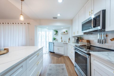 Condo in Palm Harbor, Florida, 2 bedrooms  № 1624748 - photo 13