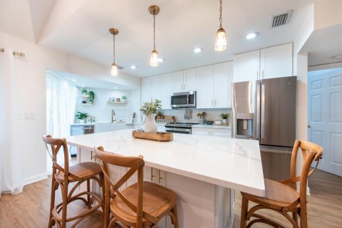 Condo in Palm Harbor, Florida, 2 bedrooms  № 1624748 - photo 11