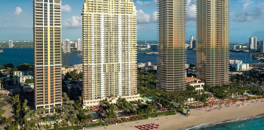 The Estates at Acqualina à North Miami, Floride № 378953