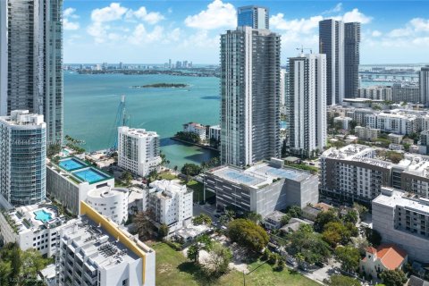 Immobilier commercial à vendre à Miami, Floride № 1763408 - photo 2
