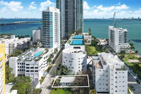 Immobilier commercial à vendre à Miami, Floride № 1763408 - photo 1