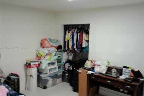 Casa en venta en Miami, Florida, 5 dormitorios, 242.47 m2 № 1987513 - foto 6