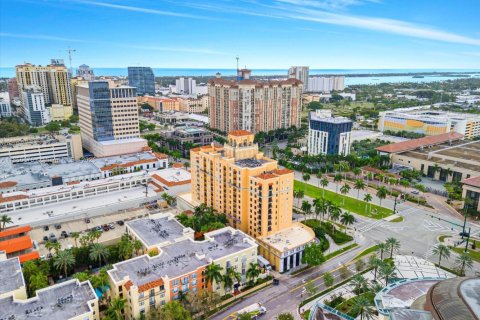 Condo in West Palm Beach, Florida, 2 bedrooms  № 1878739 - photo 1