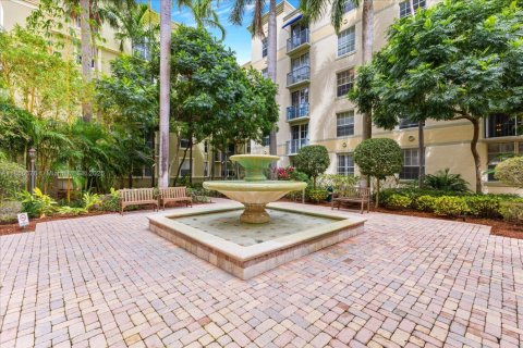 Condo in West Palm Beach, Florida, 2 bedrooms  № 1878739 - photo 7