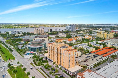 Condo in West Palm Beach, Florida, 2 bedrooms  № 1878739 - photo 11
