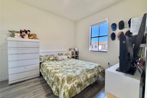 Townhouse in Hialeah, Florida 3 bedrooms, 158.68 sq.m. № 2017454 - photo 27