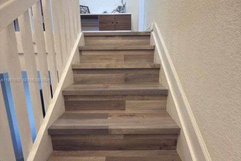 Townhouse in Hialeah, Florida 3 bedrooms, 158.68 sq.m. № 2017454 - photo 19