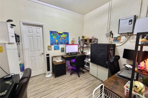 Townhouse in Hialeah, Florida 3 bedrooms, 158.68 sq.m. № 2017454 - photo 17