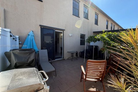 Townhouse in Hialeah, Florida 3 bedrooms, 158.68 sq.m. № 2017454 - photo 14