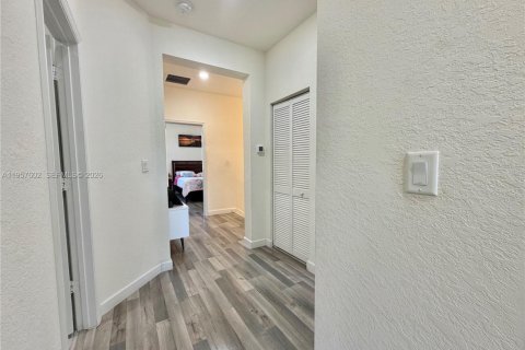 Townhouse in Hialeah, Florida 3 bedrooms, 158.68 sq.m. № 2017454 - photo 29