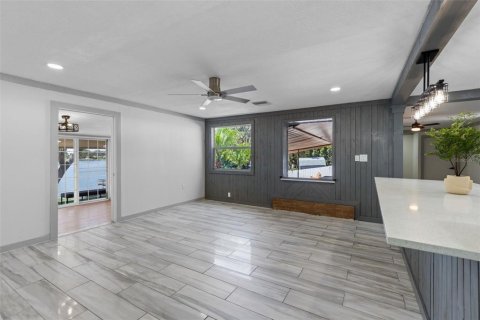 House in Tavares, Florida 3 bedrooms, 112.6 sq.m. № 1904041 - photo 15