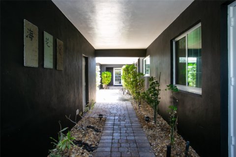 Villa ou maison à louer à Fort Lauderdale, Floride: 1 chambre, 65.03 m2 № 1093162 - photo 1