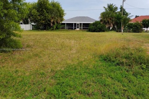 Commercial property in Cape Coral, Florida № 1972840 - photo 3