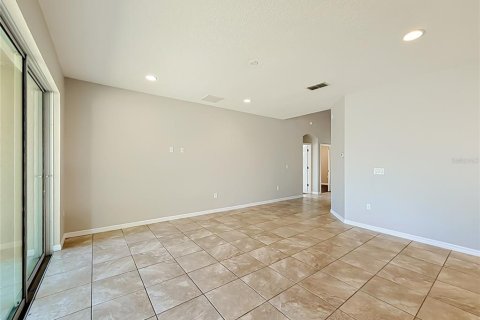 Casa en venta en Mount Dora, Florida, 4 dormitorios, 244.33 m2 № 2321063 - foto 5