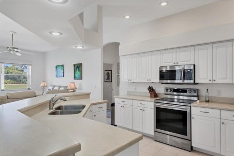 House in Sarasota, Florida 3 bedrooms, 217.86 sq.m. № 1653566 - photo 13