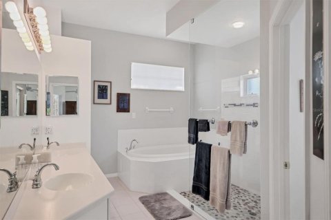 House in Sarasota, Florida 3 bedrooms, 217.86 sq.m. № 1653566 - photo 28