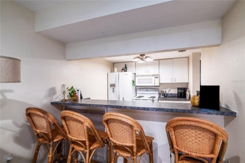Townhouse in Saint Petersburg, Florida 2 bedrooms, 118.91 sq.m. № 1903894 - photo 15