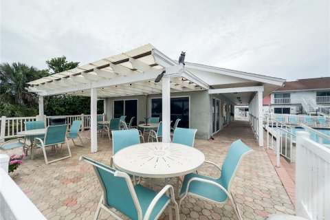 Townhouse in Saint Petersburg, Florida 2 bedrooms, 118.91 sq.m. № 1903894 - photo 22