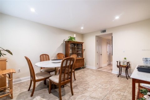 Townhouse in Saint Petersburg, Florida 2 bedrooms, 118.91 sq.m. № 1903894 - photo 4