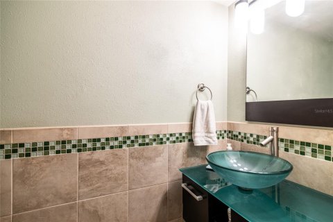 Townhouse in Saint Petersburg, Florida 2 bedrooms, 118.91 sq.m. № 1903894 - photo 8