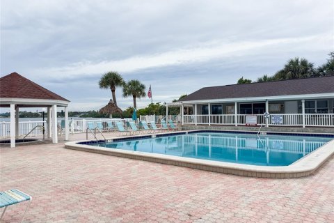 Townhouse in Saint Petersburg, Florida 2 bedrooms, 118.91 sq.m. № 1903894 - photo 25