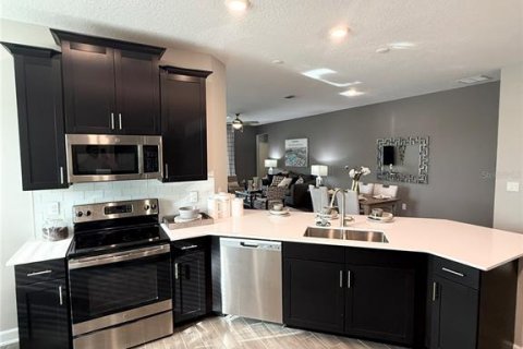 Casa en venta en Kissimmee, Florida, 4 dormitorios, 198.16 m2 № 1909532 - foto 7
