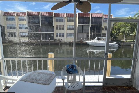Apartment in Pompano Beach, Florida 2 bedrooms, 117.52 sq.m. № 2146117 - photo 2