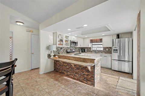 House in Zephyrhills, Florida 3 bedrooms, 125.6 sq.m. № 2303180 - photo 8