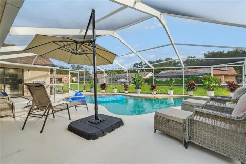House in Zephyrhills, Florida 3 bedrooms, 125.6 sq.m. № 2303180 - photo 4